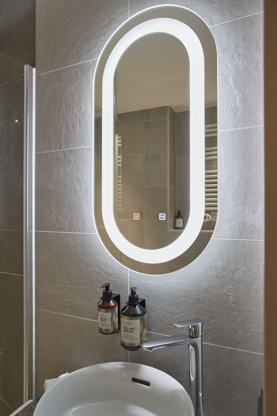 Deluxe Room | Bathroom | Slippers, towels