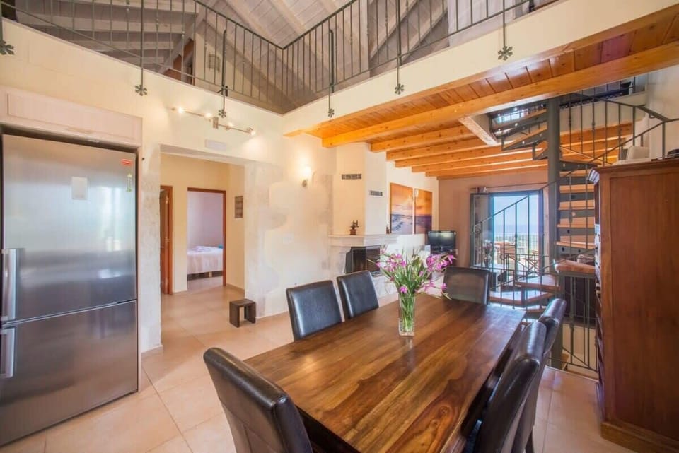 Contemporary Kitchen Featuring Complete Amenities