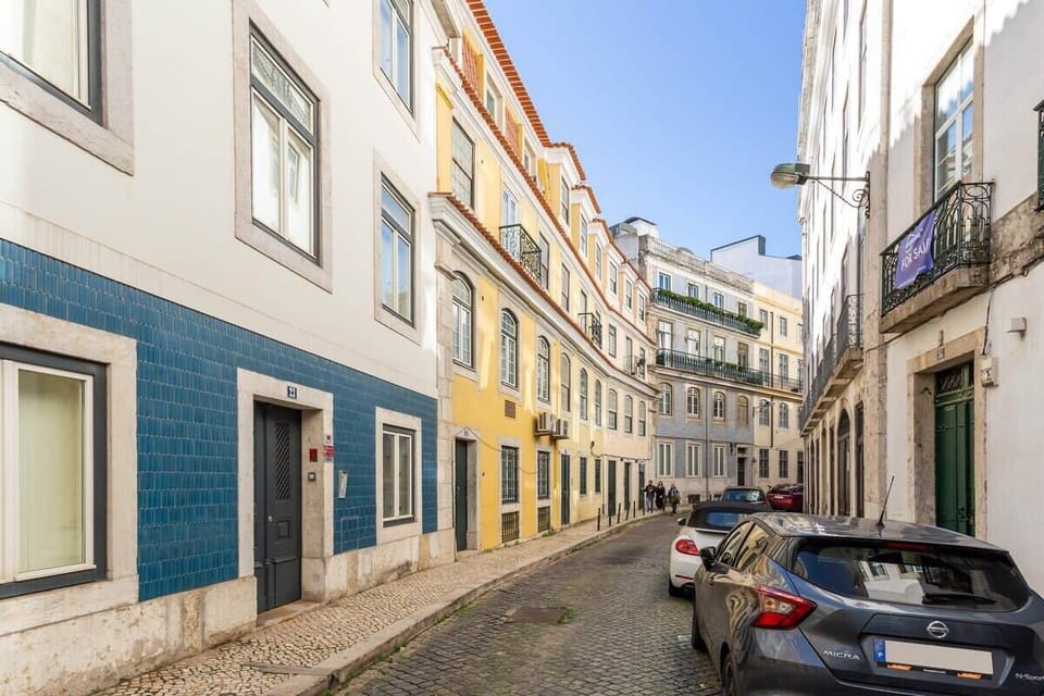 25 ❤️LDapartments.pt "Joao was very responsive, the check-in process was very easy, the AC was great, as were the amenities. [...] Highly recommend the place & the experiences." Tatyana - 2022 May
