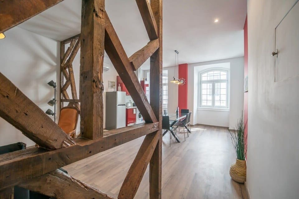 29 "João's apartment is ideally located and close to everything. Definitively to recommend, especially if you want to enjoy Lisbon's nightlife. Check-in was easy as well as communication. We would surely come back!" Christian - 2022 May
