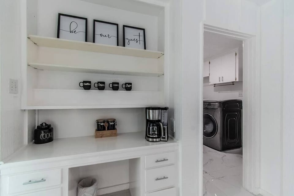Full Kitchen - House 5833