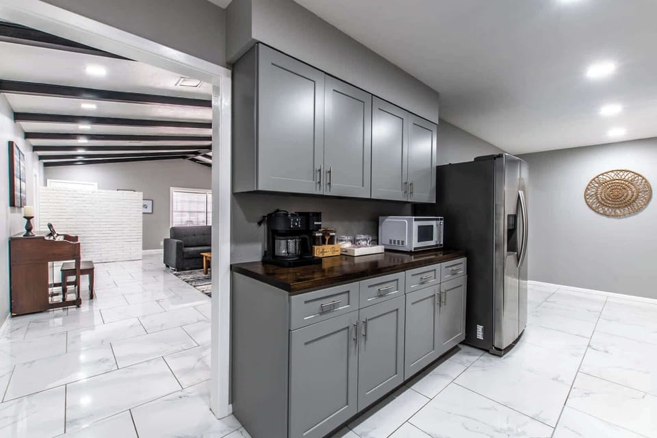 Full Kitchen 