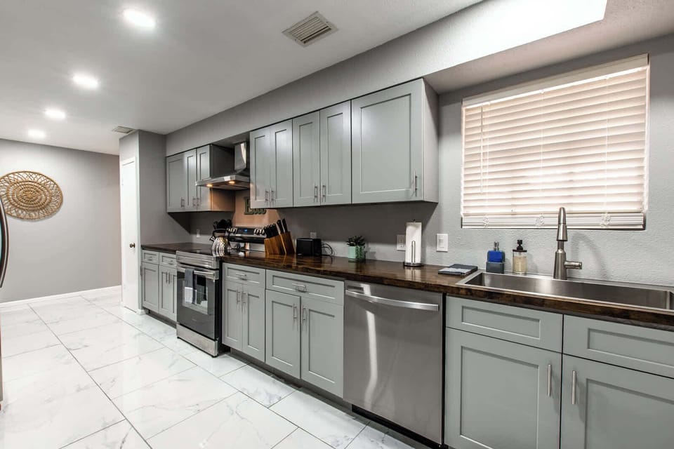 Full Kitchen 