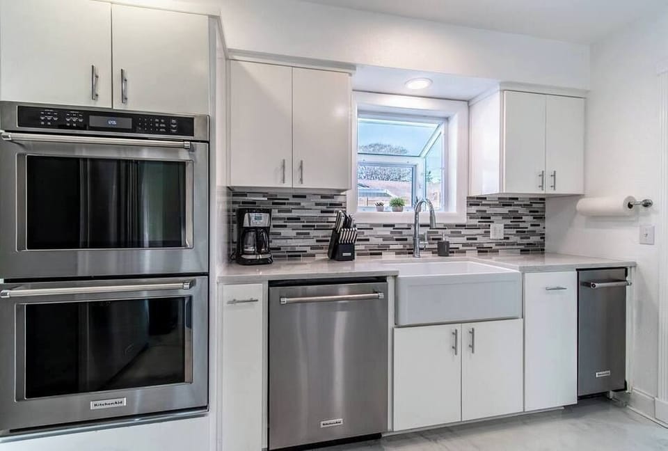 Full Kitchen (House 1 Ocean)