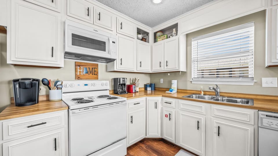 BHive - Fully equipped kitchen.