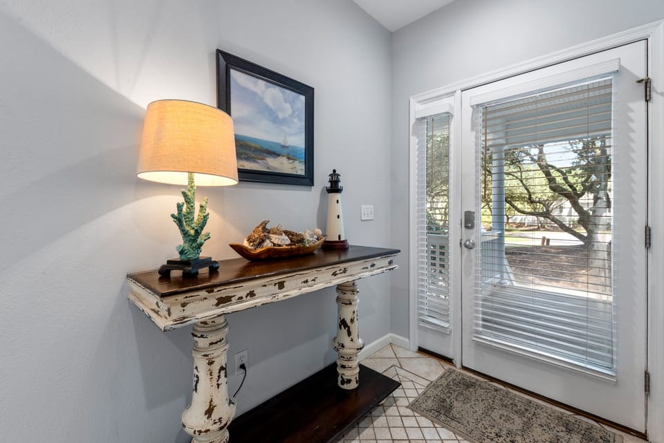 MB54: Blue Crab Cottage | Bottom level Foyer