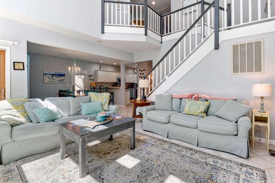MB54: Blue Crab Cottage | Bottom level Living Area