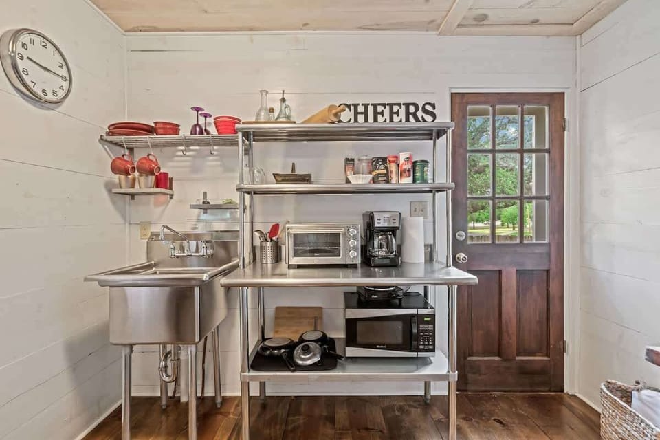 Kitchenette.