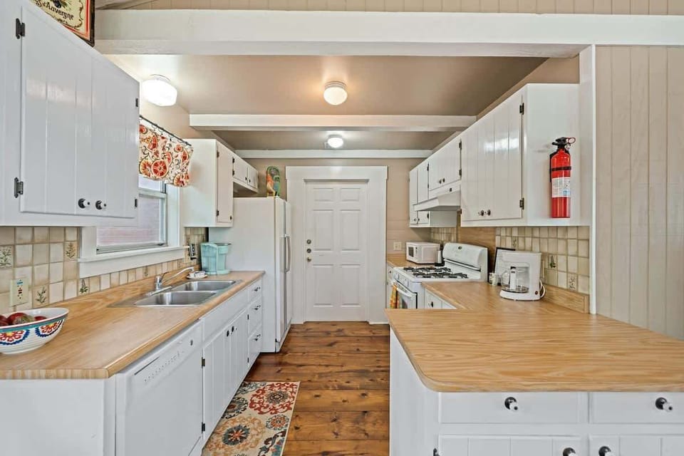 Bright and spacious kitchen.