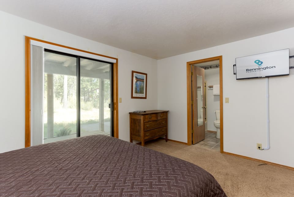 Queen Bedroom 2 - Downstairs