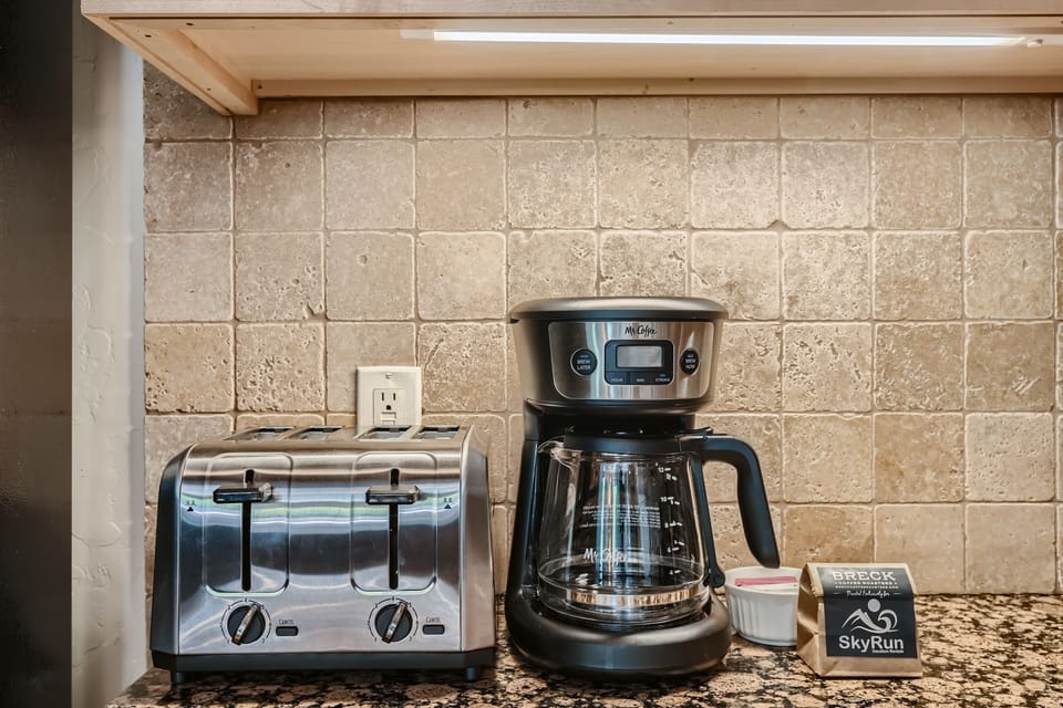Townhome, 3 Bedrooms | Private kitchen | Fridge, oven, coffee/tea maker, toaster