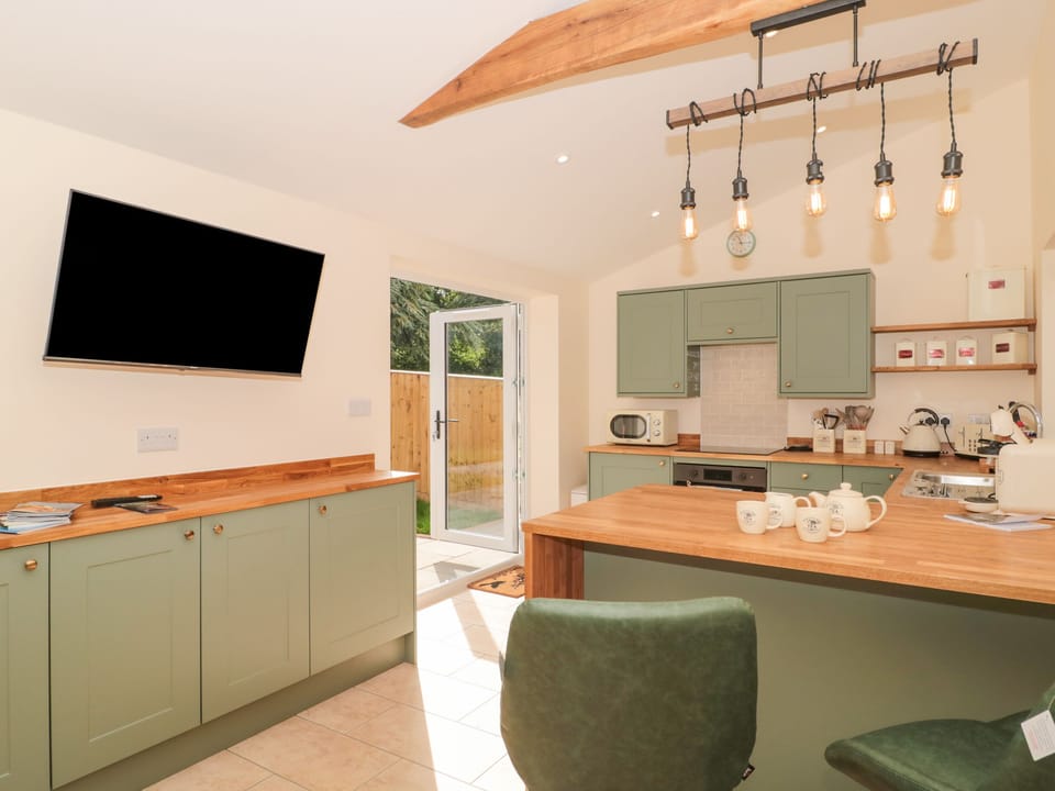 Fridge, electric kettle, toaster, cookware/dishes/utensils