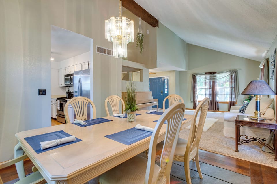 House (6 Bedrooms) | Interior