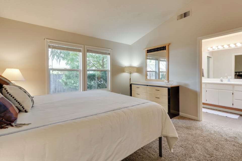 Portland Area Retreat in North Wine Country! Cottage in Willamette Valley