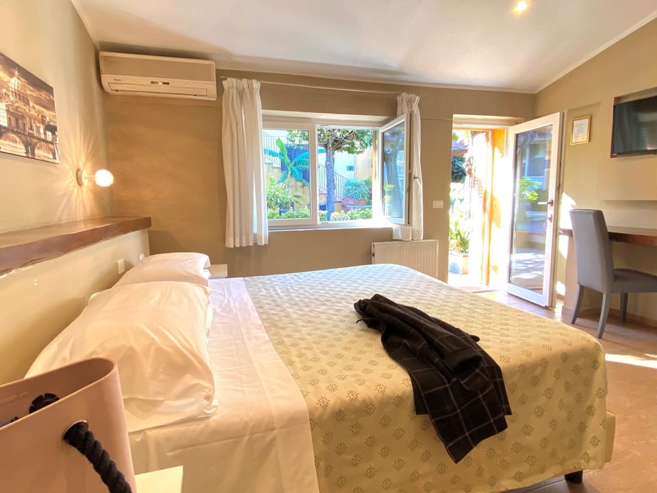 Desk, laptop workspace, WiFi (free), bed sheets