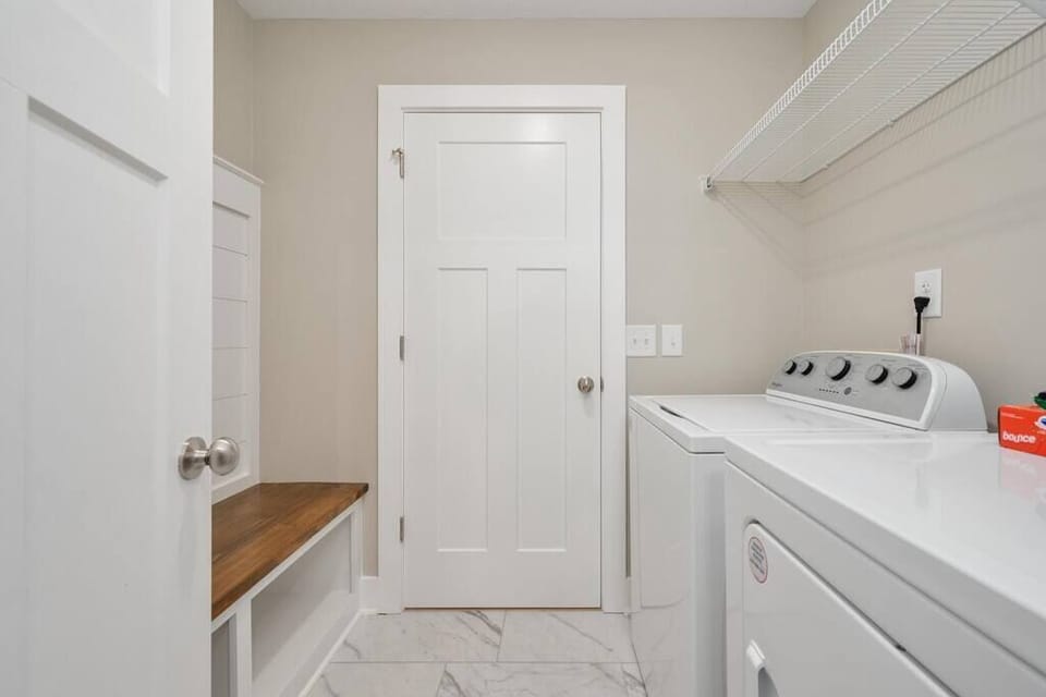 Laundry Room (2)