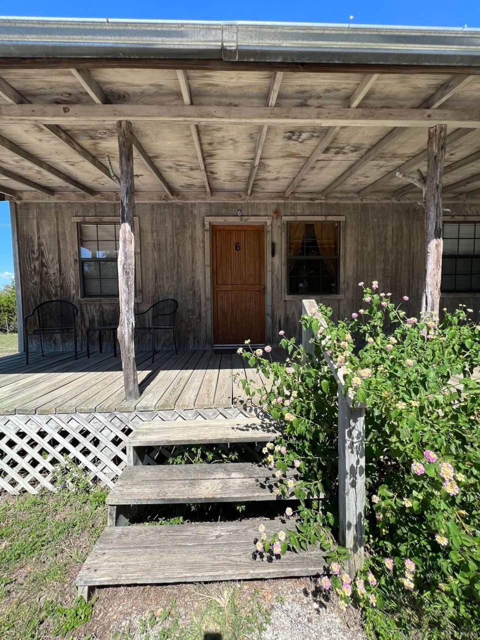 Exterior Red Oak Cabins 6