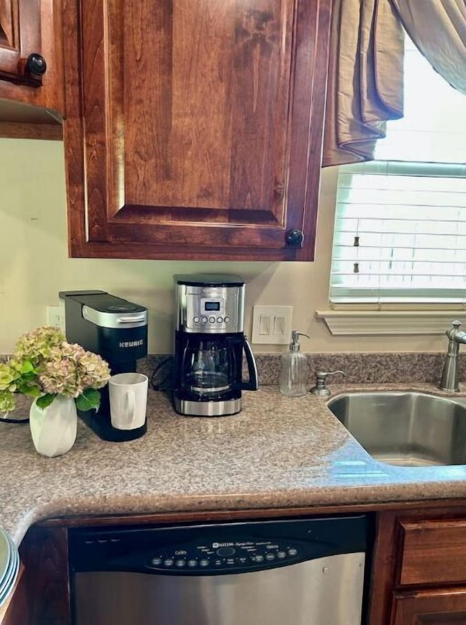 Full kitchen with all appliances.