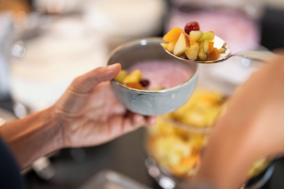 Daily buffet breakfast (CHF 25 per person)