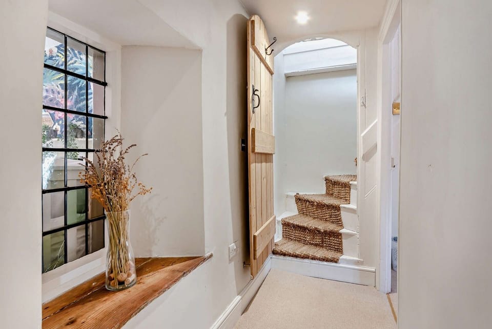 Elephant Cottage Family Bathroom - StayCotswold