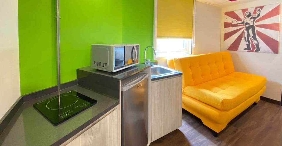 Superior Studio Suite | Private kitchen | Mini-fridge, microwave, cookware/dishes/utensils