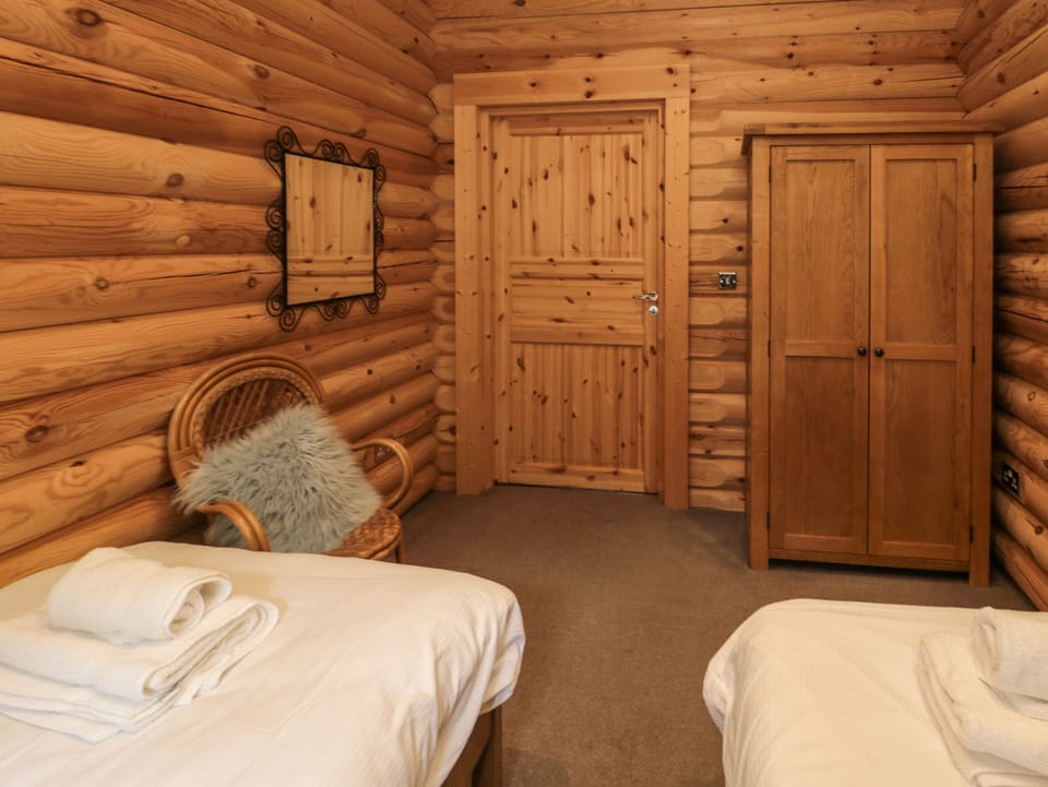 Welcome Hjem Log Cabin Cottage in England