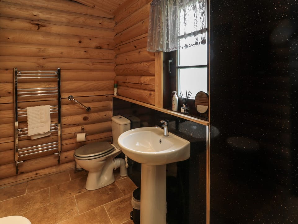 Welcome Hjem Log Cabin Cottage in England