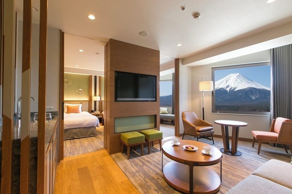 Family Suite, Non Smoking | Tempur-Pedic beds, desk, laptop workspace, blackout drapes
