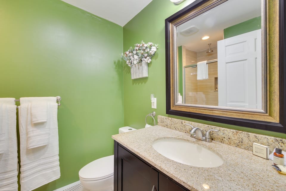 Full Bathroom | 1st Floor