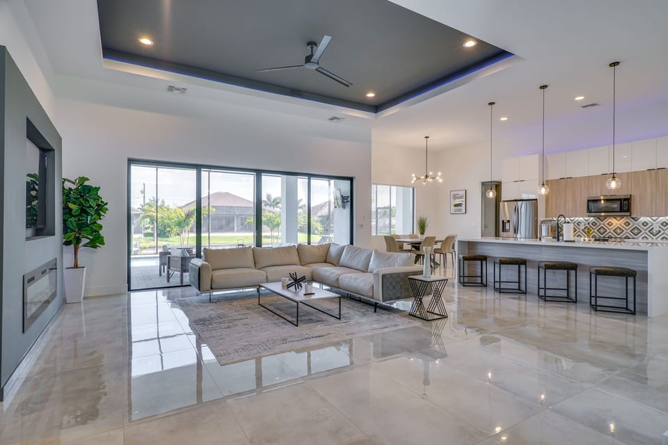Living Room | Smart TV | WiFi | Fireplace | Central A/C