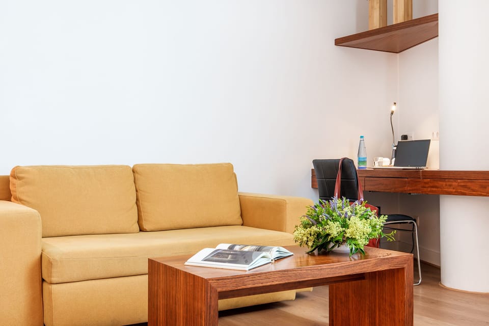 Suite | Living area | TV