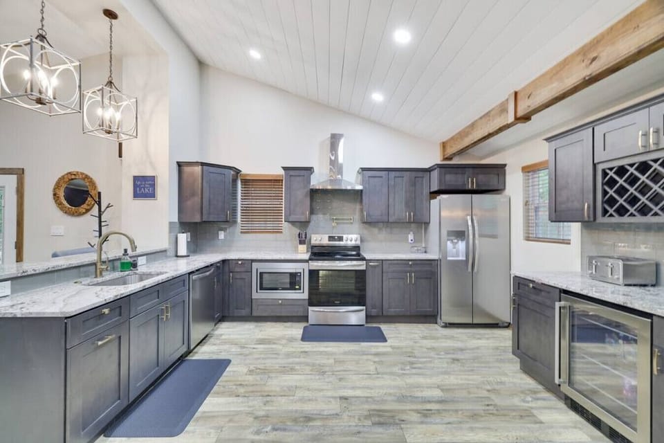 This fully-stocked kitchen has EVERYTHING you need!!