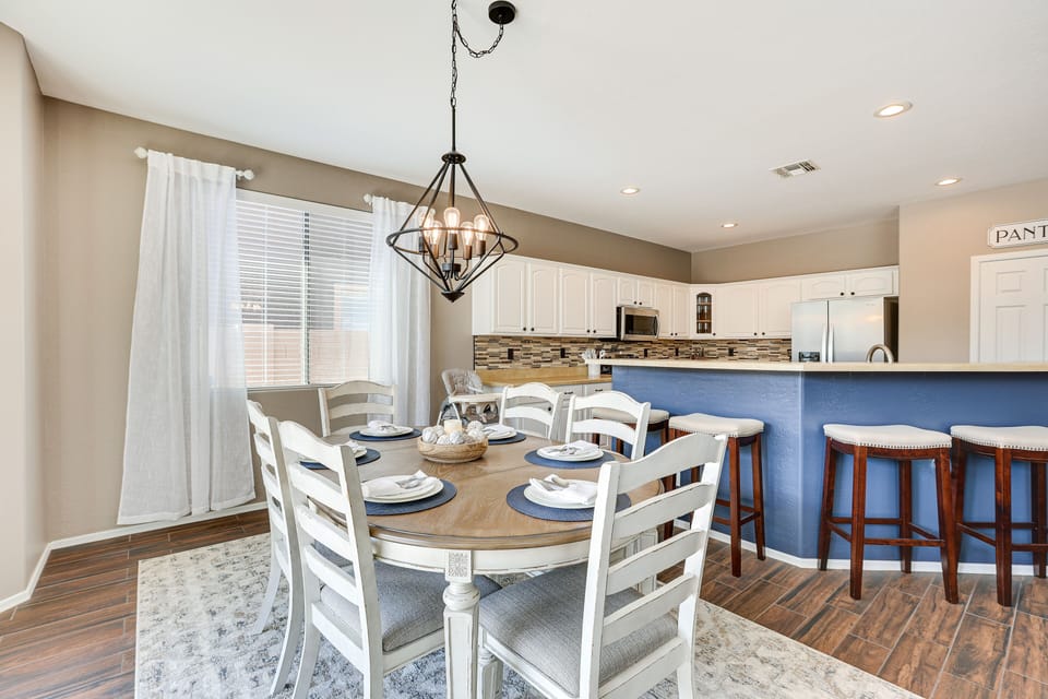 Dining Area | Dining Table | Dishware/Flatware | Breakfast Bar