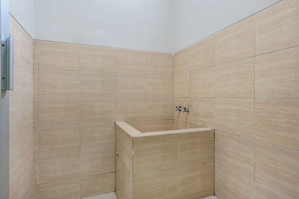 Economy Twin Room | Free WiFi, bed sheets