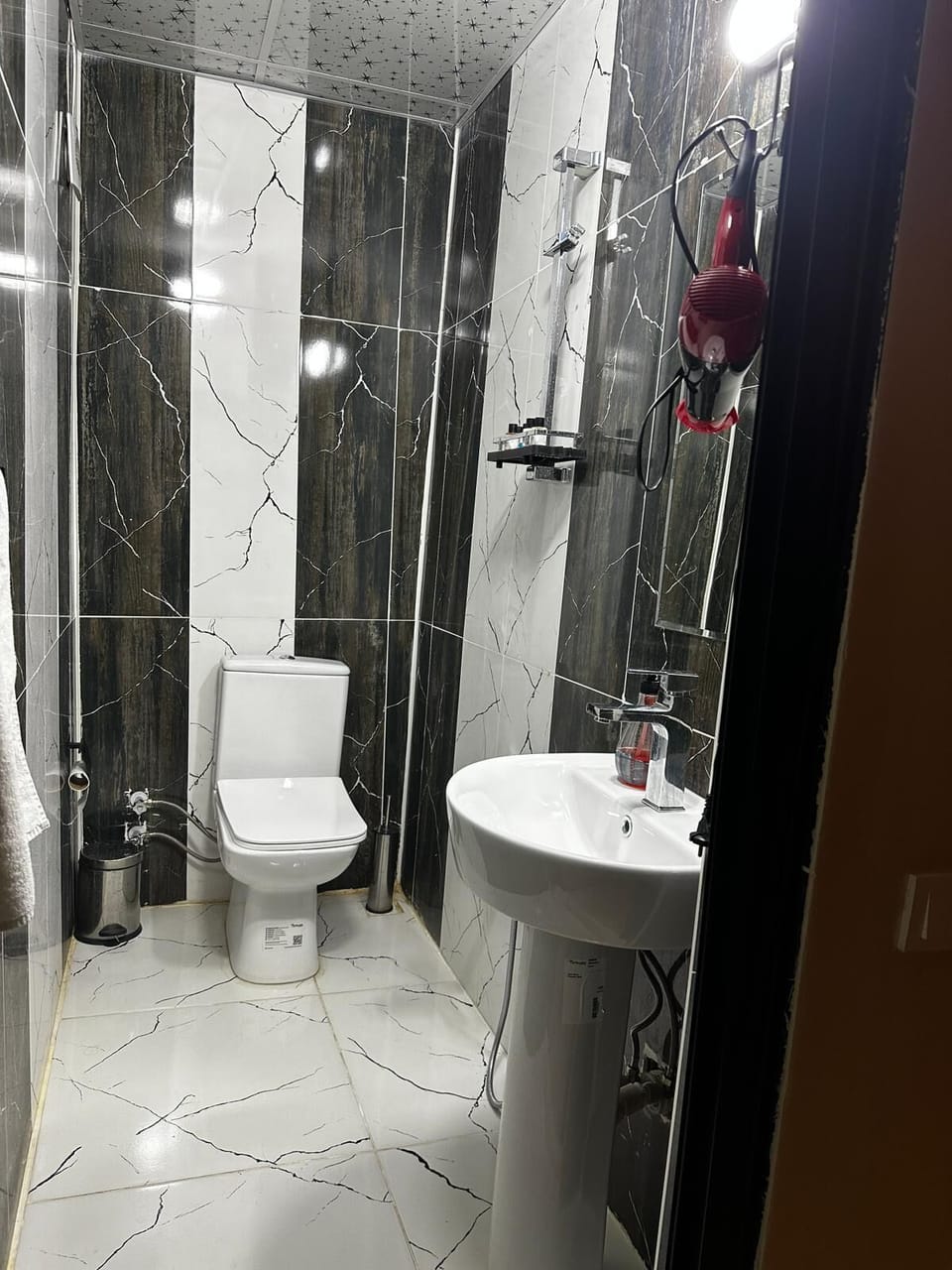 Standard Triple Room | Bathroom | Free toiletries, hair dryer, slippers, bidet