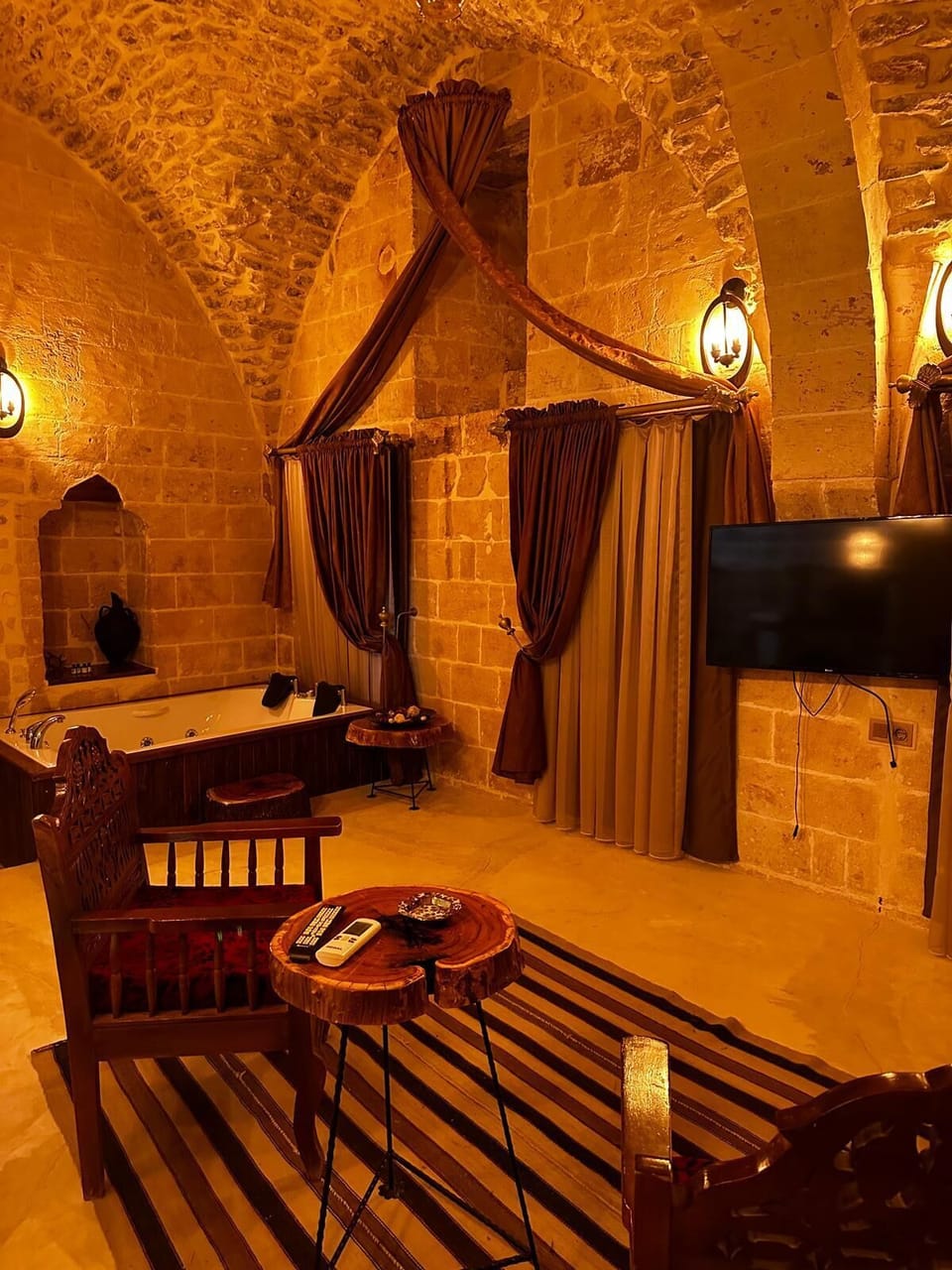 Royal Double Room | Free WiFi, bed sheets
