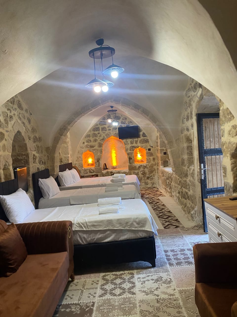 Family Room | Desk, laptop workspace, free WiFi, bed sheets