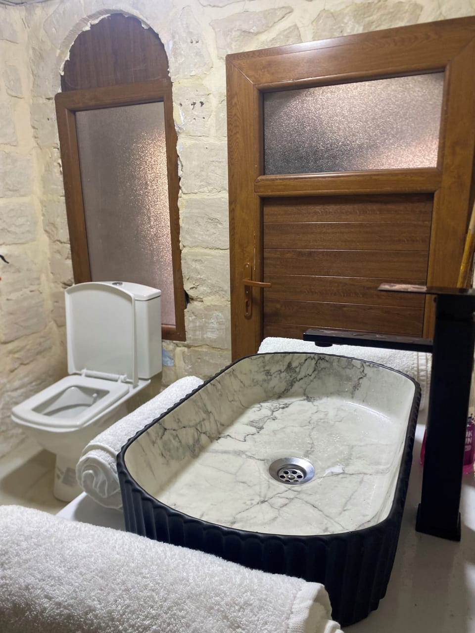 Deluxe Room, Multiple Bedrooms, Non Smoking | Bathroom | Shower, rainfall showerhead, hair dryer, towels