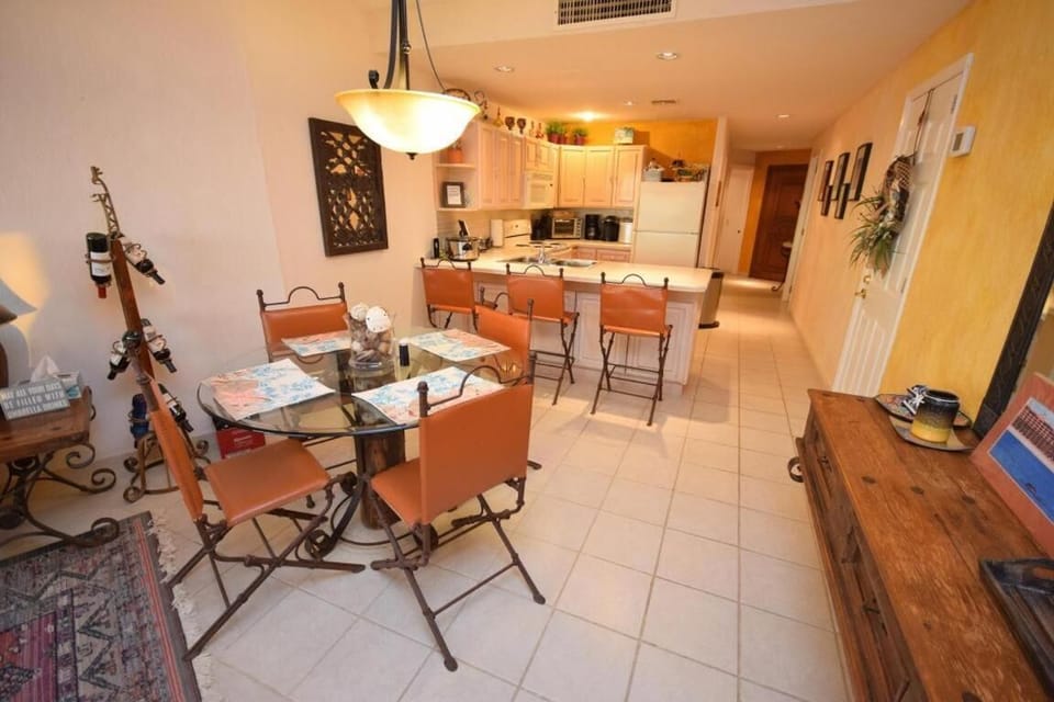 Deluxe Condo | Living area