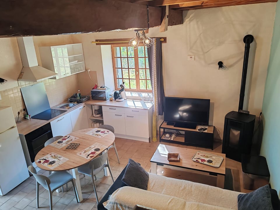 Signature House | Private kitchen | Full-size fridge, microwave, oven, espresso maker