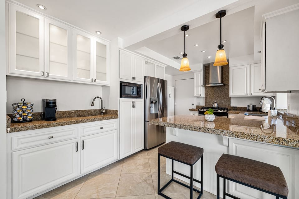 House | Private kitchen | Full-size fridge, microwave, oven, stovetop
