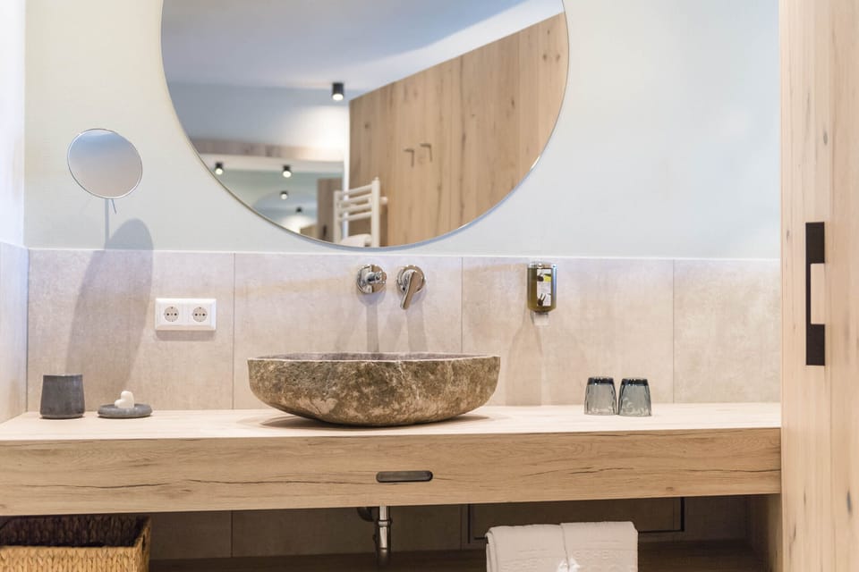 Basic Double Room | Bathroom | Shower, rainfall showerhead, hair dryer, bathrobes