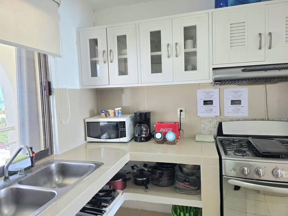 Family Apartment | Private kitchen | Coffee/tea maker, dining table