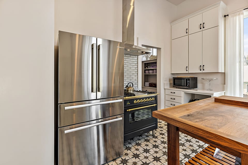 Luxury House, 2 Bedrooms, Bathtub, Garden Area | Private kitchen | Full-size fridge, microwave, oven, stovetop
