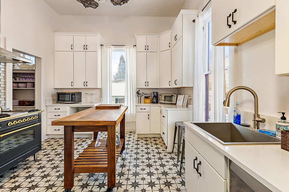 Luxury House, 2 Bedrooms, Bathtub, Garden Area | Private kitchen | Full-size fridge, microwave, oven, stovetop