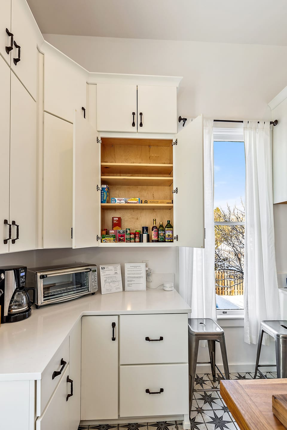 Luxury House, 2 Bedrooms, Bathtub, Garden Area | Private kitchen | Full-size fridge, microwave, oven, stovetop