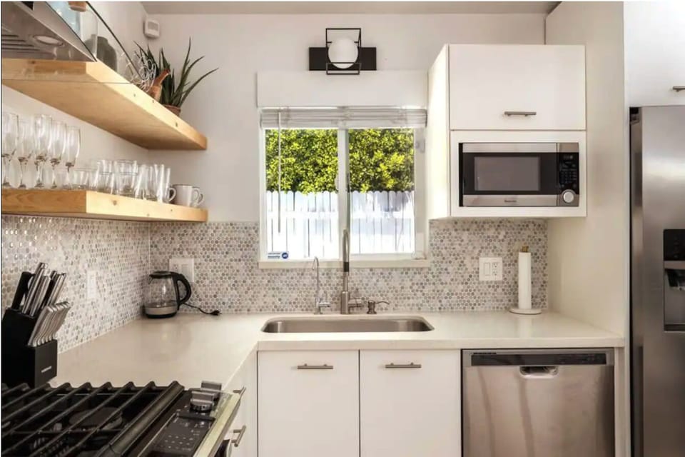 House | Private kitchen | Full-size fridge, microwave, oven, stovetop