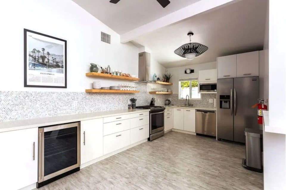House | Private kitchen | Full-size fridge, microwave, oven, stovetop