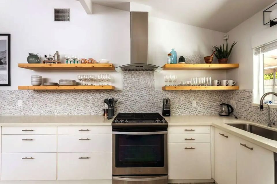 House | Private kitchen | Full-size fridge, microwave, oven, stovetop