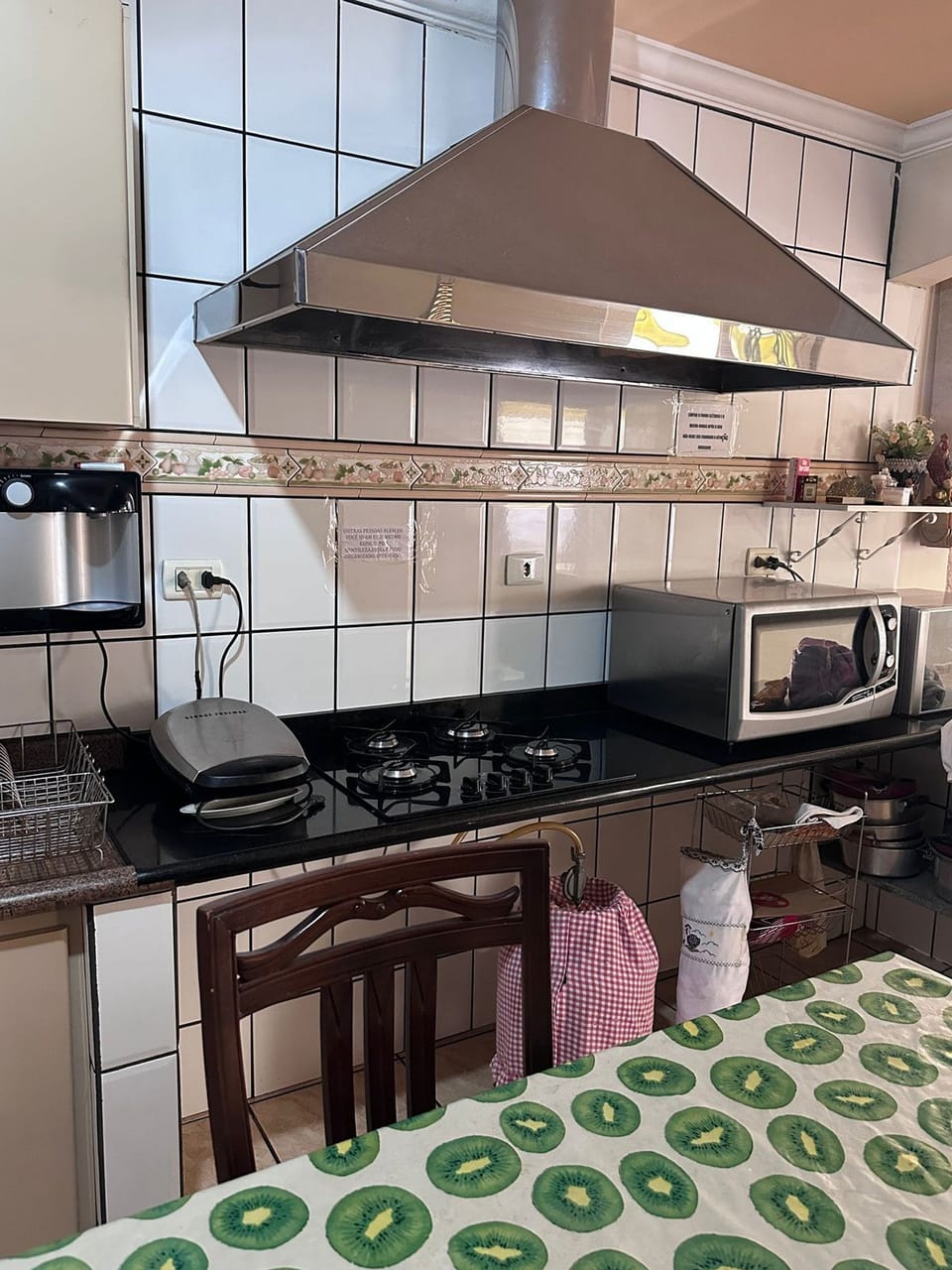 Single Room | Private kitchen | Fridge, microwave, oven, stovetop